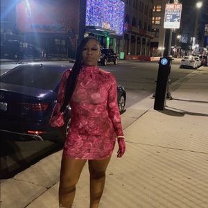 Rose dress includes the gloves. ONLY WORE 1 time